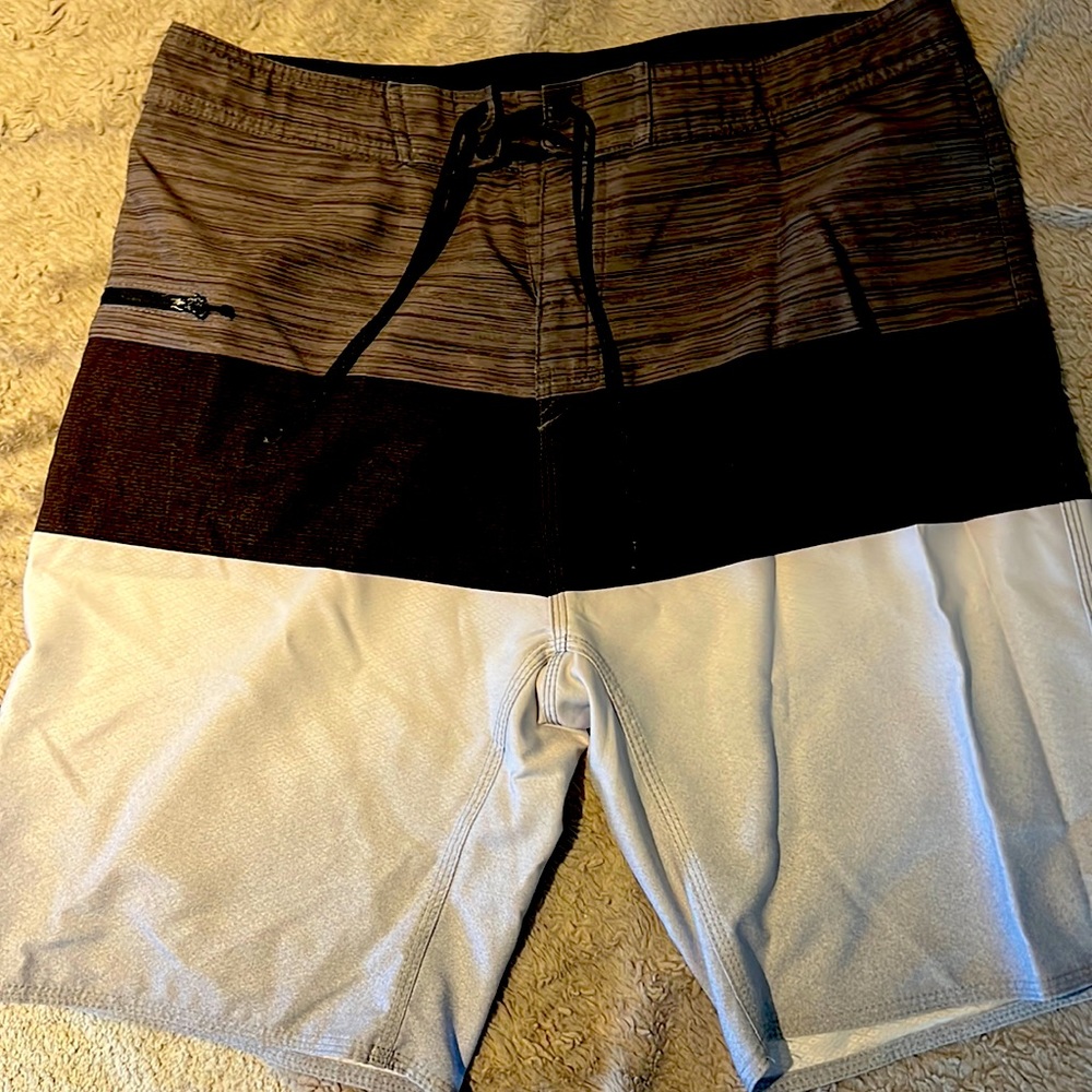 32” Waist burnside Board Shorts (worn 3 times)